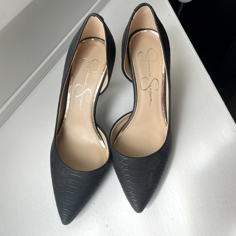 Jessica Simpson, 6M/36 1/2.l black snake skin pattern.